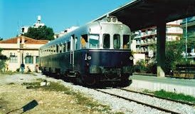 Άνδρες σφυρίζουν