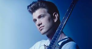Chris Isaak – Blue Hotel